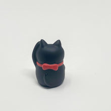 Load image into Gallery viewer, concombre Fortune Cat Figurine - Black - MAIDO! Kairashi Shop