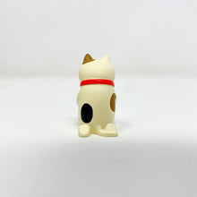 Load image into Gallery viewer, concombre Figurine Cat with Omusubi - MAIDO! Kairashi Shop
