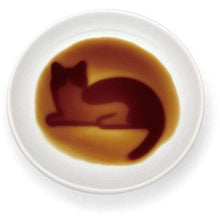 Load image into Gallery viewer, Alta Laying Cat Soy Sauce Dish - MAIDO! Kairashi Shop
