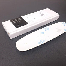 Load image into Gallery viewer, Nippon Kodo Ceramic Incense Plate - Snow Rabbit - MAIDO! Kairashi Shop
