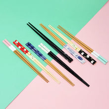 Load image into Gallery viewer, Banzai Living Chopsticks 2 Pairs Black &amp; White Sakura - MAIDO! Kairashi Shop
