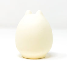 Load image into Gallery viewer, concombre Daruma Cat Figurine - White - MAIDO! Kairashi Shop
