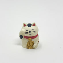Load image into Gallery viewer, concombre Fortune Cat Figurine - White - MAIDO! Kairashi Shop
